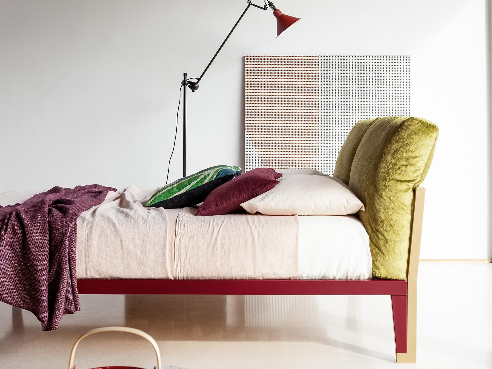 Bonaldo мебель. Кровать Bonaldo. Кровать Bonaldo Blanket Bed. Bonaldo диван кровать. Bonaldo кресло.