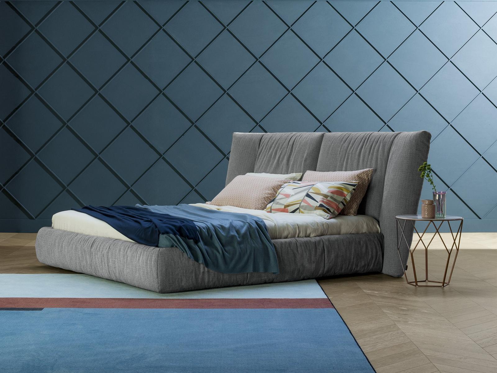 Bonaldo мебель. Кровать Бональдо. Кровать Бональдо мягкая. Bonaldo Bed. Bonaldo фабрика.