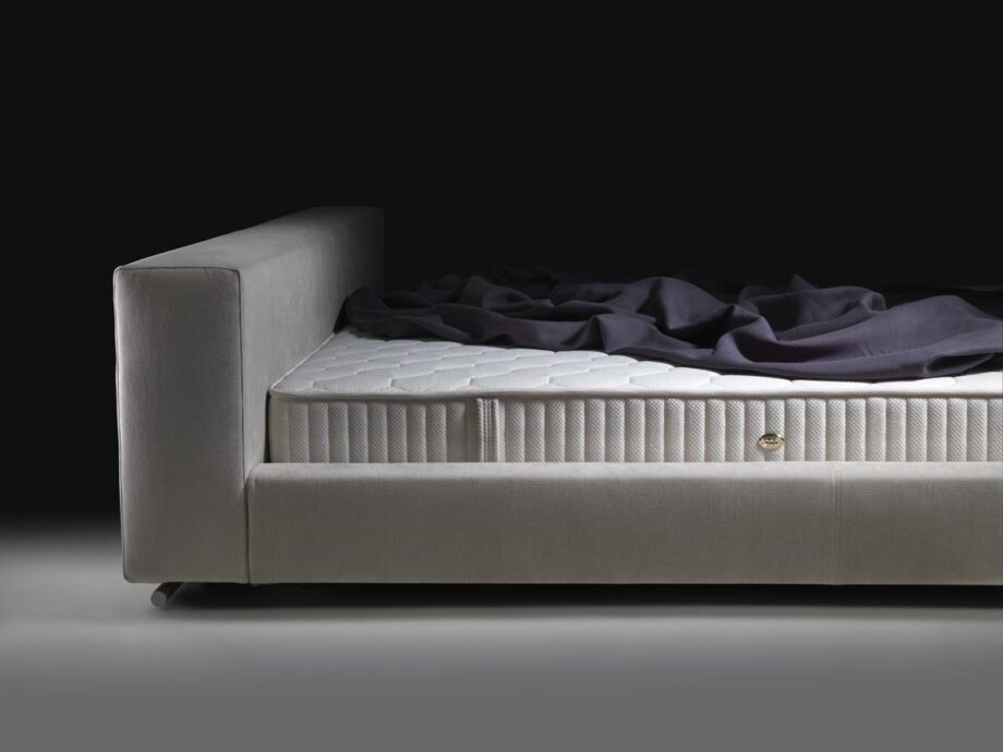 Groundpiece кровать Flexform