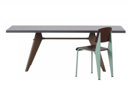 Em Table