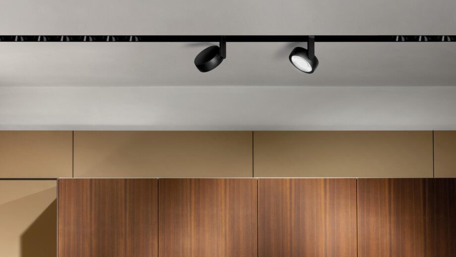 Black Foster Six S спот Arkoslight