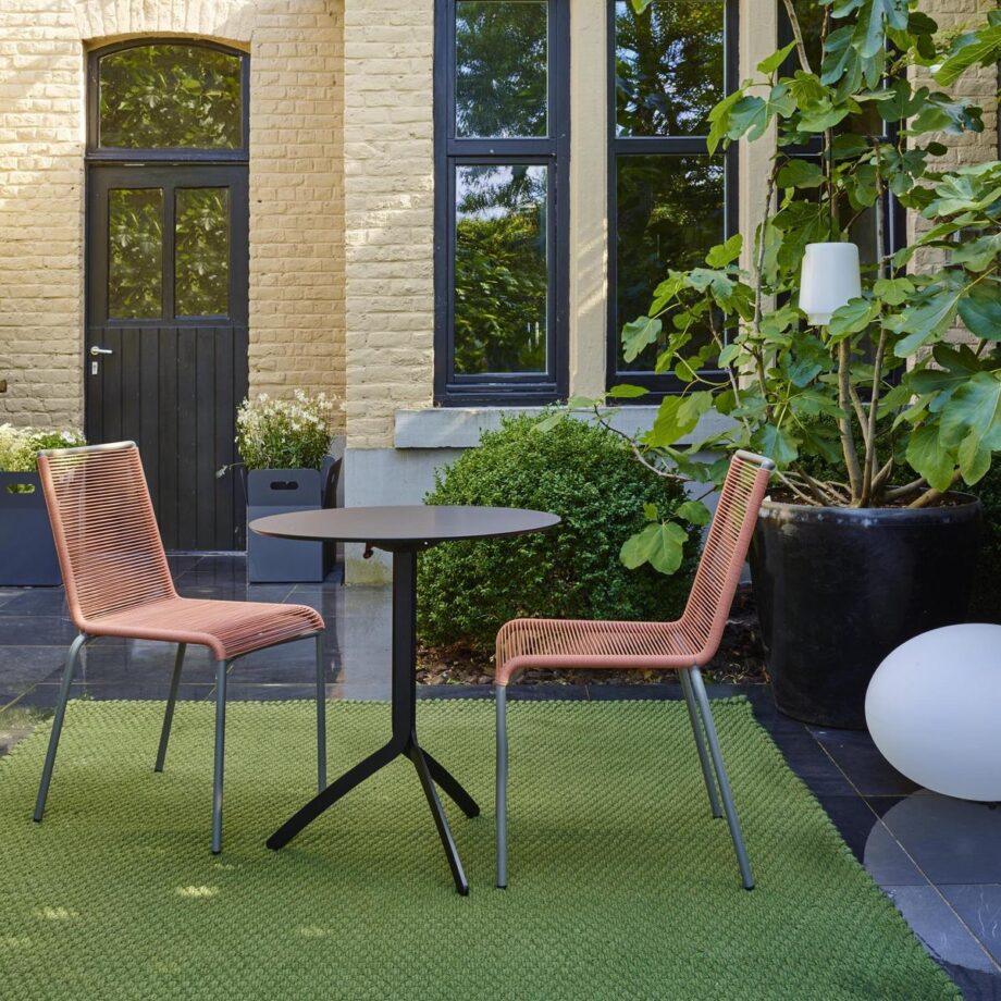 Noomi уличный стол Ligne Roset