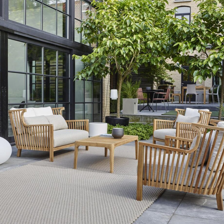Elizabeth уличный столик Ligne Roset