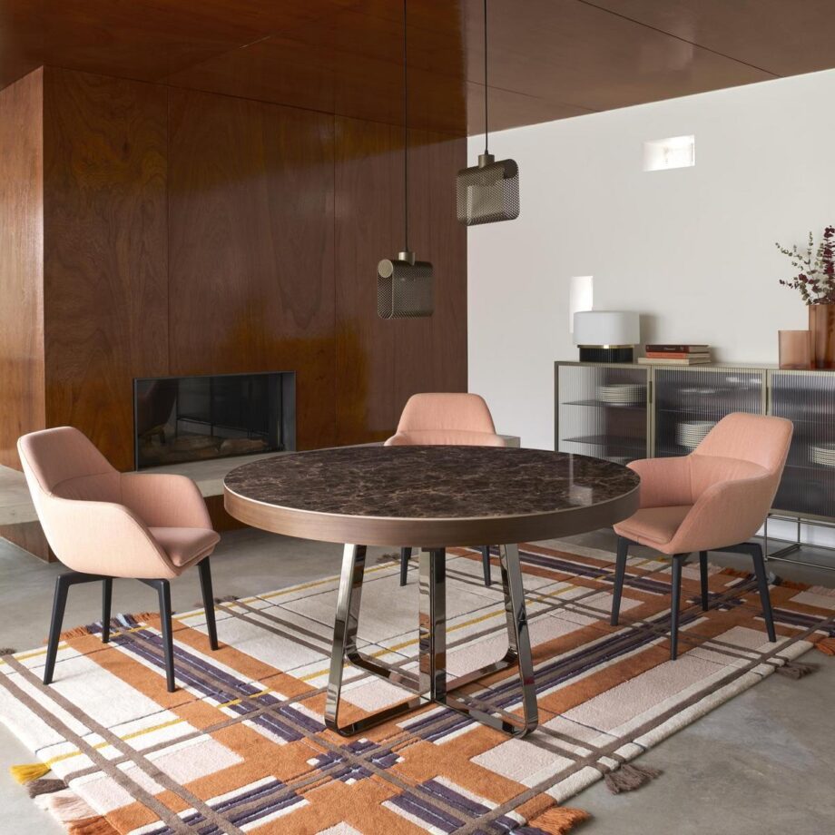 Ava стол Ligne Roset