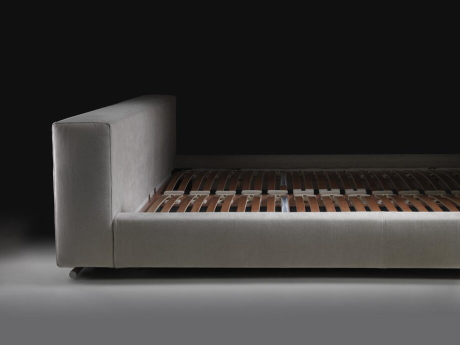 Groundpiece кровать Flexform