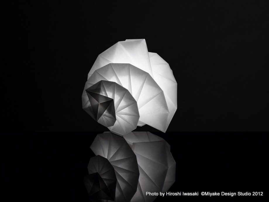 Mendori настольная лампа Artemide