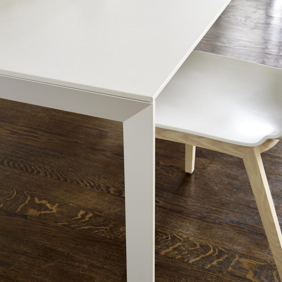 Frost стол Ligne Roset