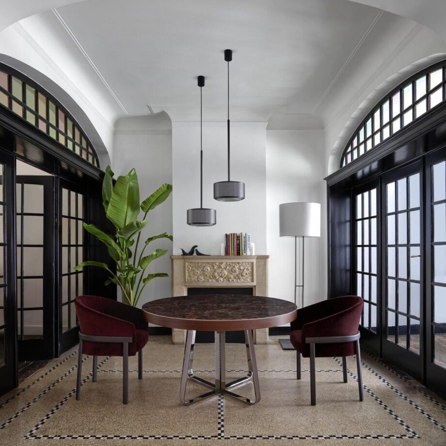 Ava стол Ligne Roset