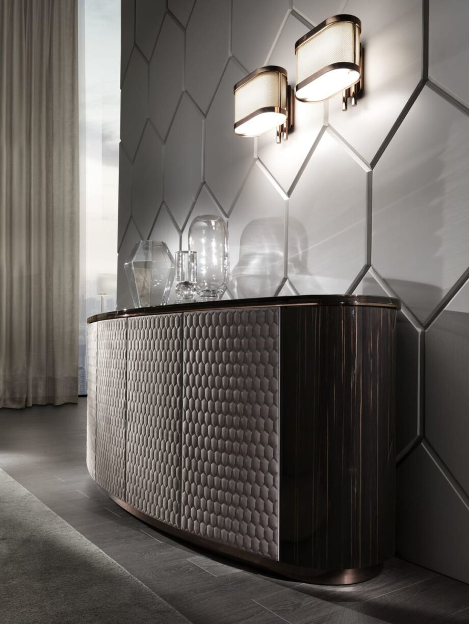 Gordon Applique настенный светильник | DV home. Изысканный настенный светильник в стиле ар-деко с роскошными металлическими отделками и элегантным тканевым плафоном.