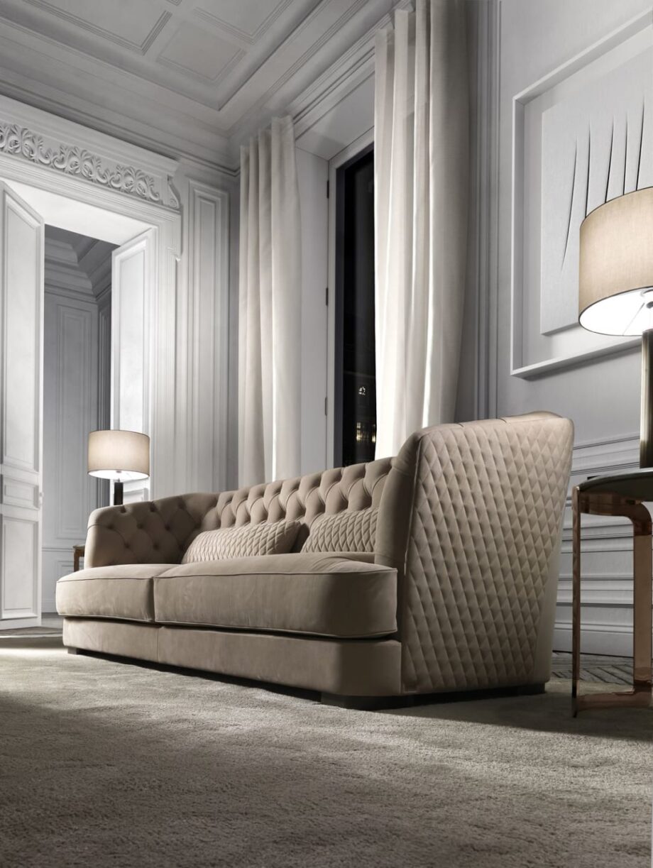 Vogue диван | DV home. Роскошный стеганый диван с каркасом из массива дерева и высокоплотным наполнителем для максимального комфорта, доступен в премиальных тканях и коже.