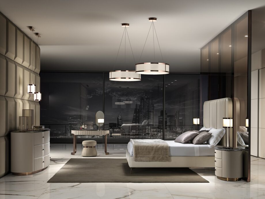 Gordon Round люстра | DV home. Роскошная круглая люстра с металлическим каркасом, бежевым тканевым абажуром и акриловыми рассеивателями, идеальна для изысканных интерьеров.