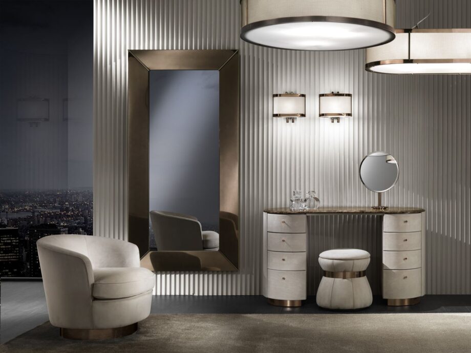 Tiffany туалетный столик | DV home. Изысканная консоль-туалетный столик с роскошной кожаной отделкой и мраморной столешницей, оснащенная ящиками и зеркалом.
