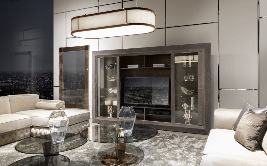 Byron Glass витрина | DV home. Элегантная ТВ-тумба с отделкой из шпона эбенового дерева, стеганой кожей и раздвижными дверцами из закаленного стекла с подсветкой.