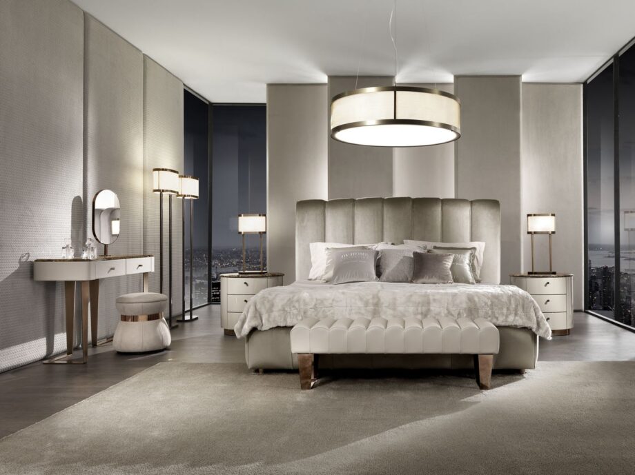 Ritz банкетка | DV home. Изысканная скамья в стиле ар-деко с канальной прострочкой и блестящими хромированными ножками, доступна в различных обивках.