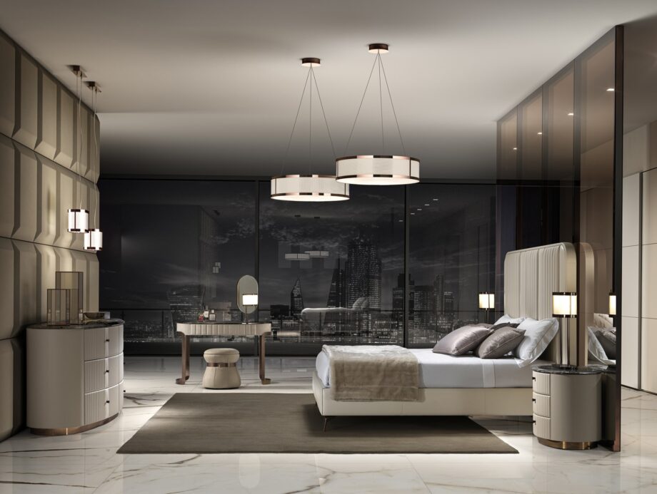 Hollywood кровать | DV home. Изысканная кровать с мягким изголовьем и элегантными металлическими вставками, создающая атмосферу роскоши и комфорта в спальне.