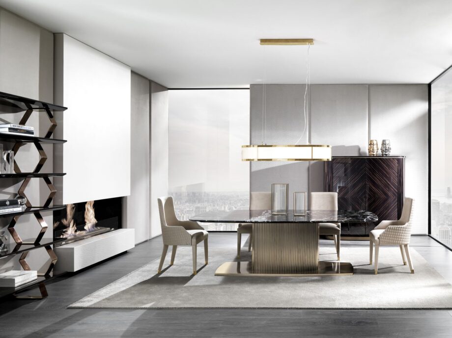 Gordon Plaza люстра | DV home. Изысканная люстра Gordon Plaza с металлическим каркасом и бежевым тканевым абажуром, идеально дополнит роскошный интерьер.