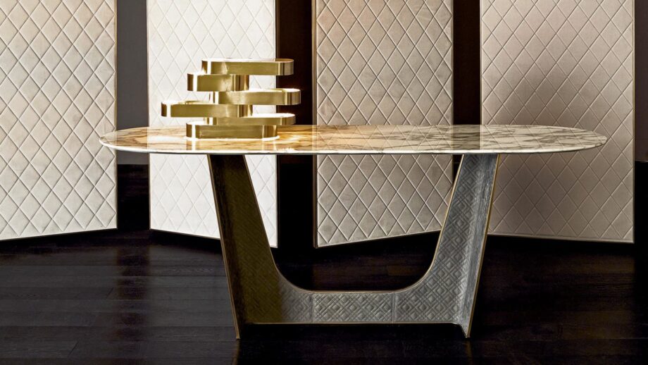 Bijoux Table настольная лампа | Rugiano. Изысканная настольная лампа из латуни с геометрическим дизайном, создающая роскошный акцент в интерьере.