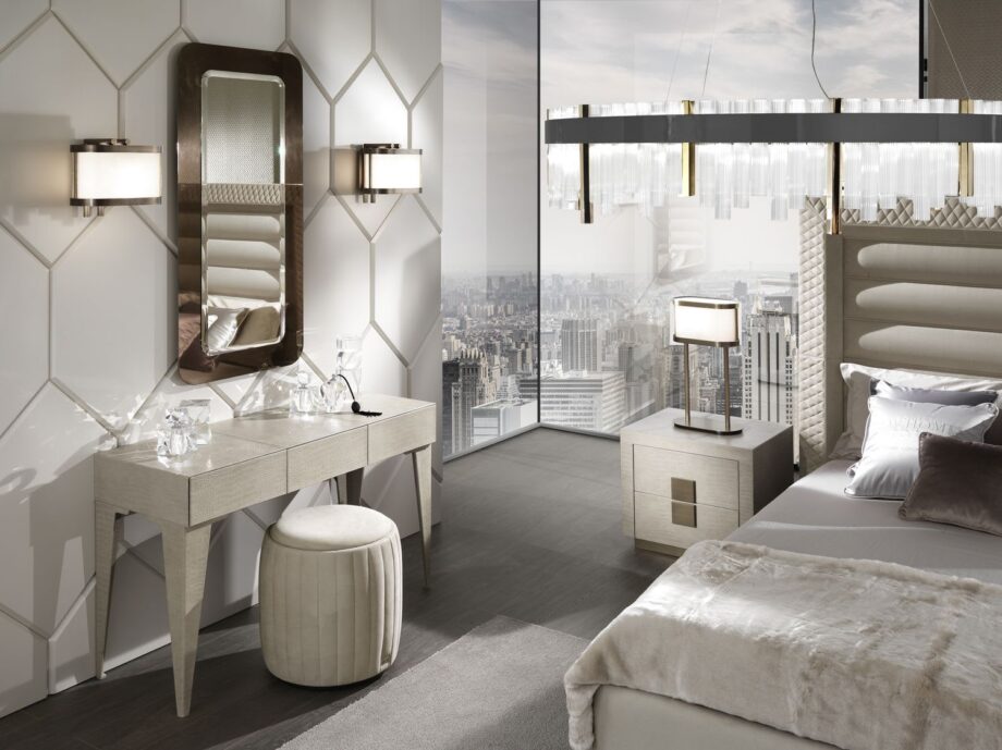 Hermes пуф | DV home. Роскошный обитый пуф с ребристым дизайном, каркасом из массива дерева и возможностью индивидуализации.