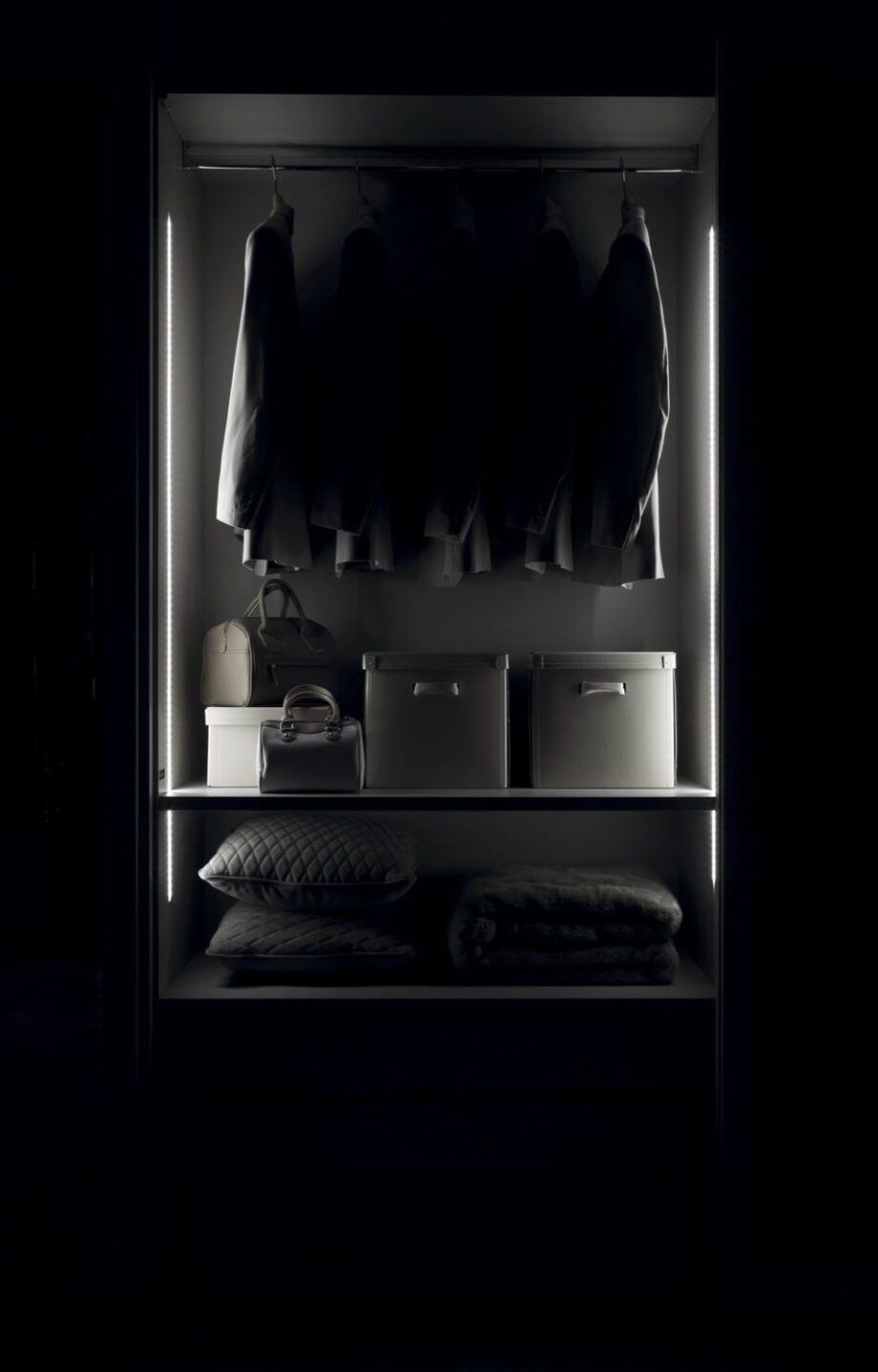 Vogue шкаф | DV home. Элегантный шкаф с раздвижными дверями, персонализируемый под любой интерьер, с роскошными отделками.