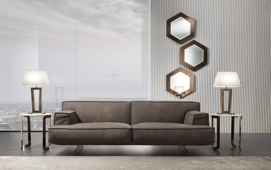 Heritage диван | DV home. Роскошный итальянский диван с каркасом из массива дерева, обивкой из кожи или ткани и подушками с гусиным пером.