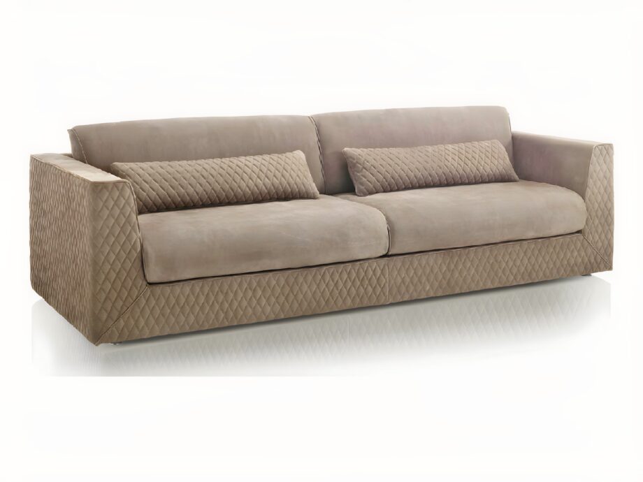 Cooper Quilt диван | DV home. Роскошный диван с выразительным стеганым экстерьером и удобными длинными подушками, воплощающий итальянское мастерство и современную элегантность.