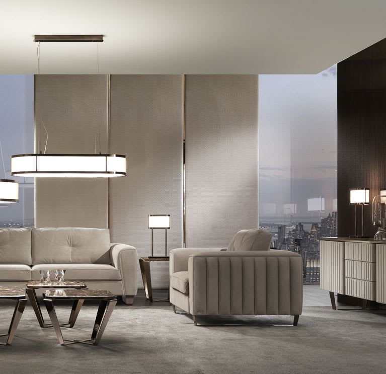Gordon Plaza люстра | DV home. Изысканная люстра Gordon Plaza с металлическим каркасом и бежевым тканевым абажуром, идеально дополнит роскошный интерьер.