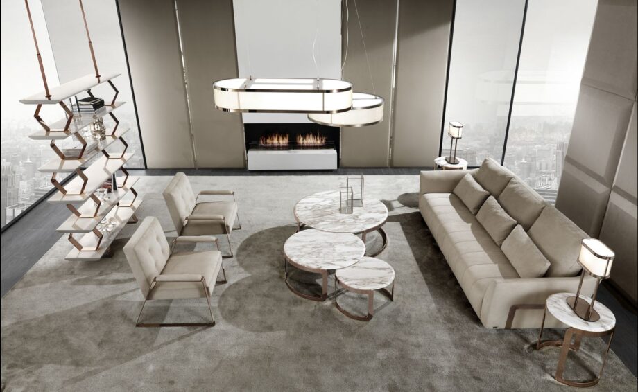 Ritz диван | DV home. Роскошный диван с индивидуальной обивкой, элегантным стальным каркасом и мягкими подушками из гусиного пера, воплощение изысканности ар-деко.