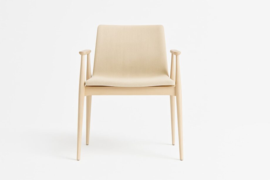 Malmö 396 стул | Pedrali. Malmö chair: solid ash wood, elegant design, comfortable upholstered seat. Suitable for various spaces like cafes, waiting areas, and homes.