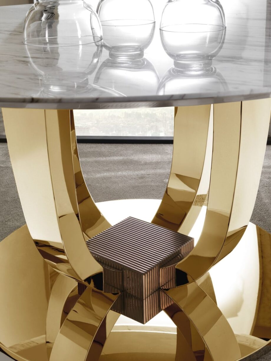 Hermes Round стол | DV home. Изысканный обеденный стол в стиле ар-деко с роскошной мраморной столешницей и выразительным металлическим основанием.