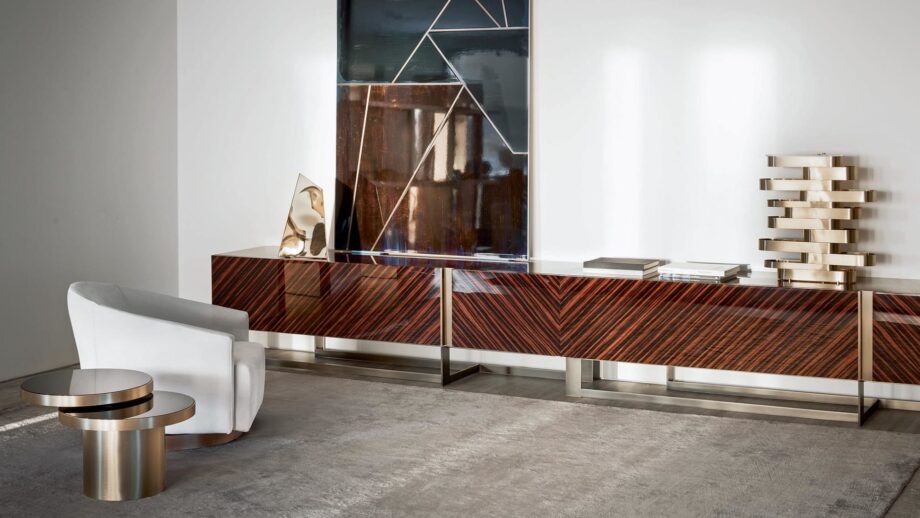 Bijoux Table настольная лампа | Rugiano. Изысканная настольная лампа из латуни с геометрическим дизайном, создающая роскошный акцент в интерьере.
