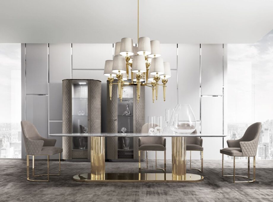 Ritz стул | DV home. Роскошное кресло в стиле Ар-деко с простеганными подлокотниками и блестящим хромированным основанием, обеспечивающее исключительный комфорт и стиль.