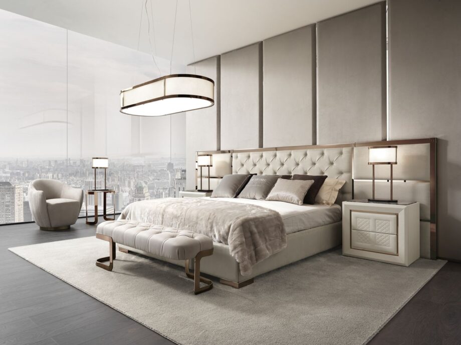 Gordon Plaza люстра | DV home. Изысканная люстра Gordon Plaza с металлическим каркасом и бежевым тканевым абажуром, идеально дополнит роскошный интерьер.