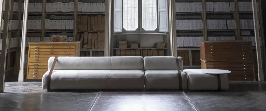 Диван Meg XL в зале исторического архива Оспедале Маджоре — Carpanese Home